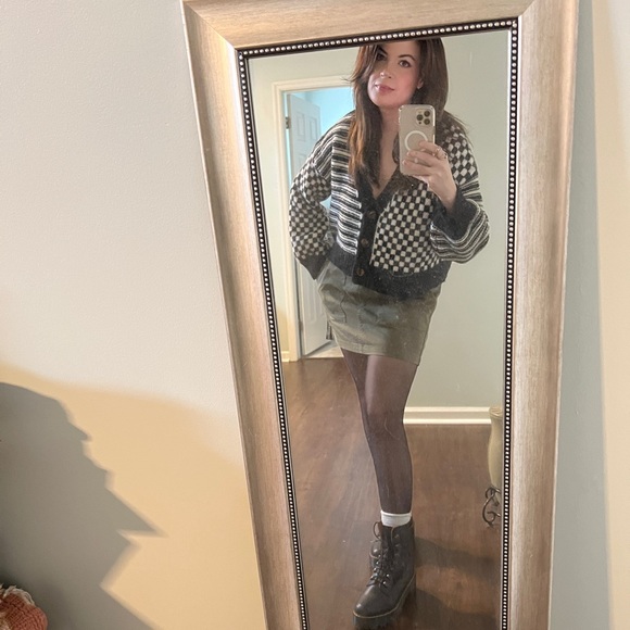 Meet your Seller! - Suggested User - Picture 2 of 6